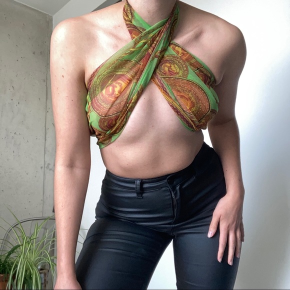 🌻5/$15 bundle🌻 Vintage scarf - Picture 2 of 5